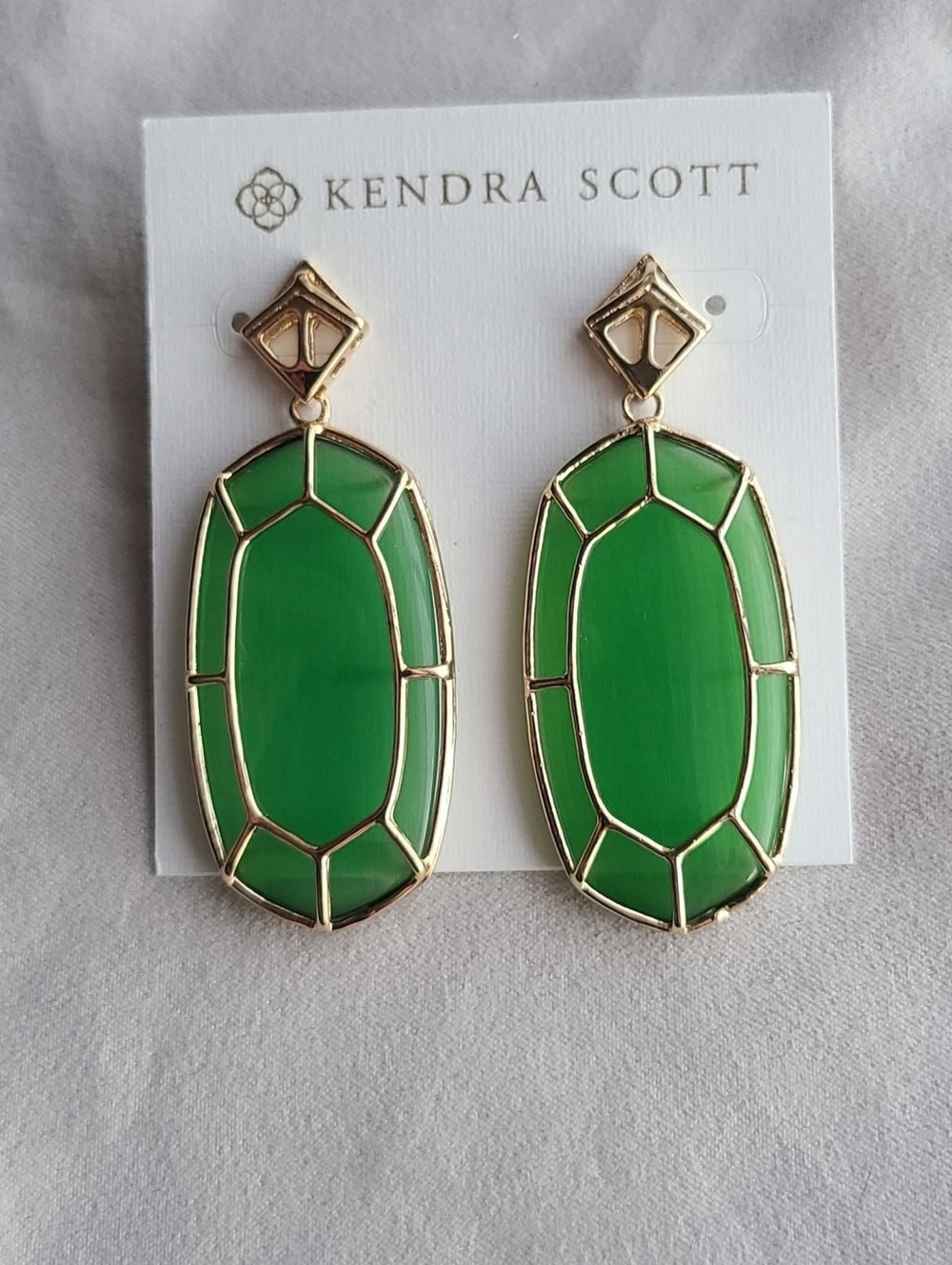 Kendra Scott Custom Vintage Della Earrings In Peridot Cats Eye